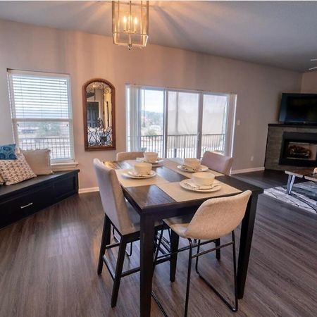 Brooklynn'S Bay, Elegant Lakefront Condo Retreat 温泉城 外观 照片