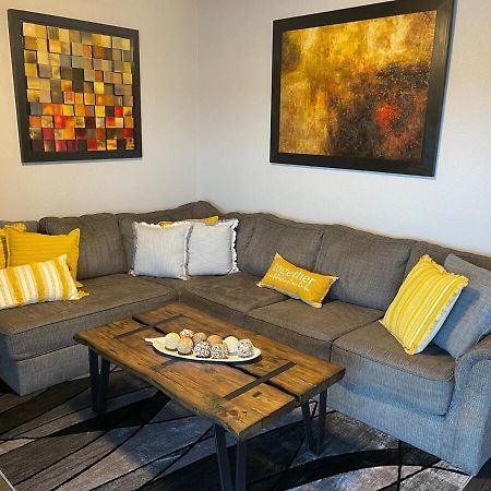 Brooklynn'S Bay, Elegant Lakefront Condo Retreat 温泉城 外观 照片