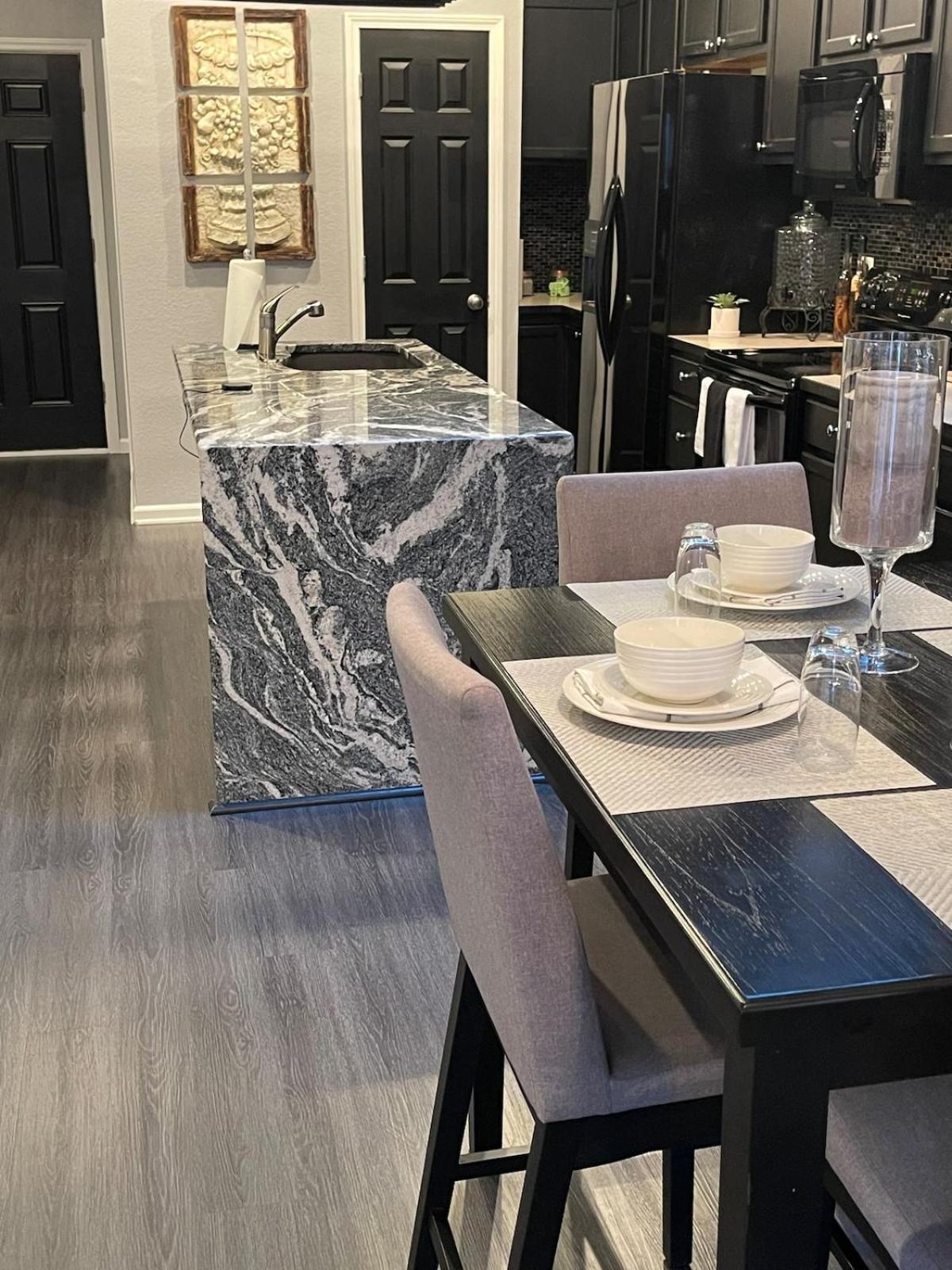 Brooklynn'S Bay, Elegant Lakefront Condo Retreat 温泉城 外观 照片