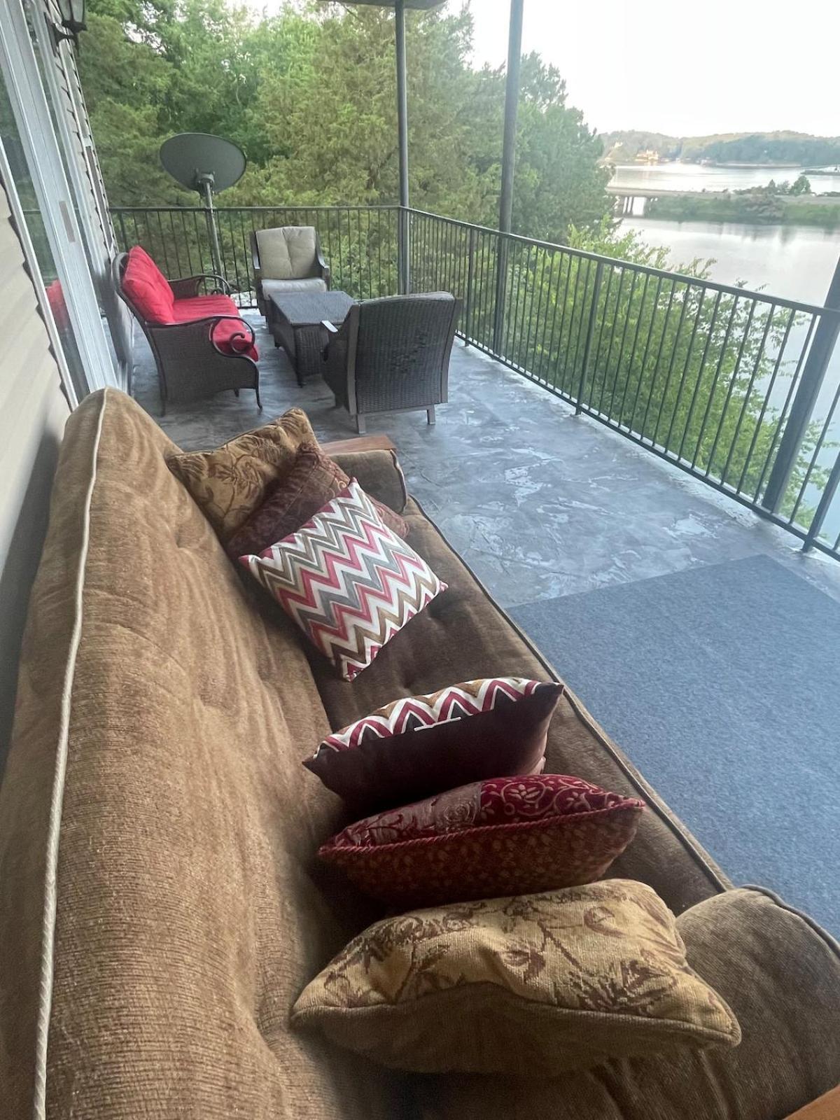 Brooklynn'S Bay, Elegant Lakefront Condo Retreat 温泉城 外观 照片